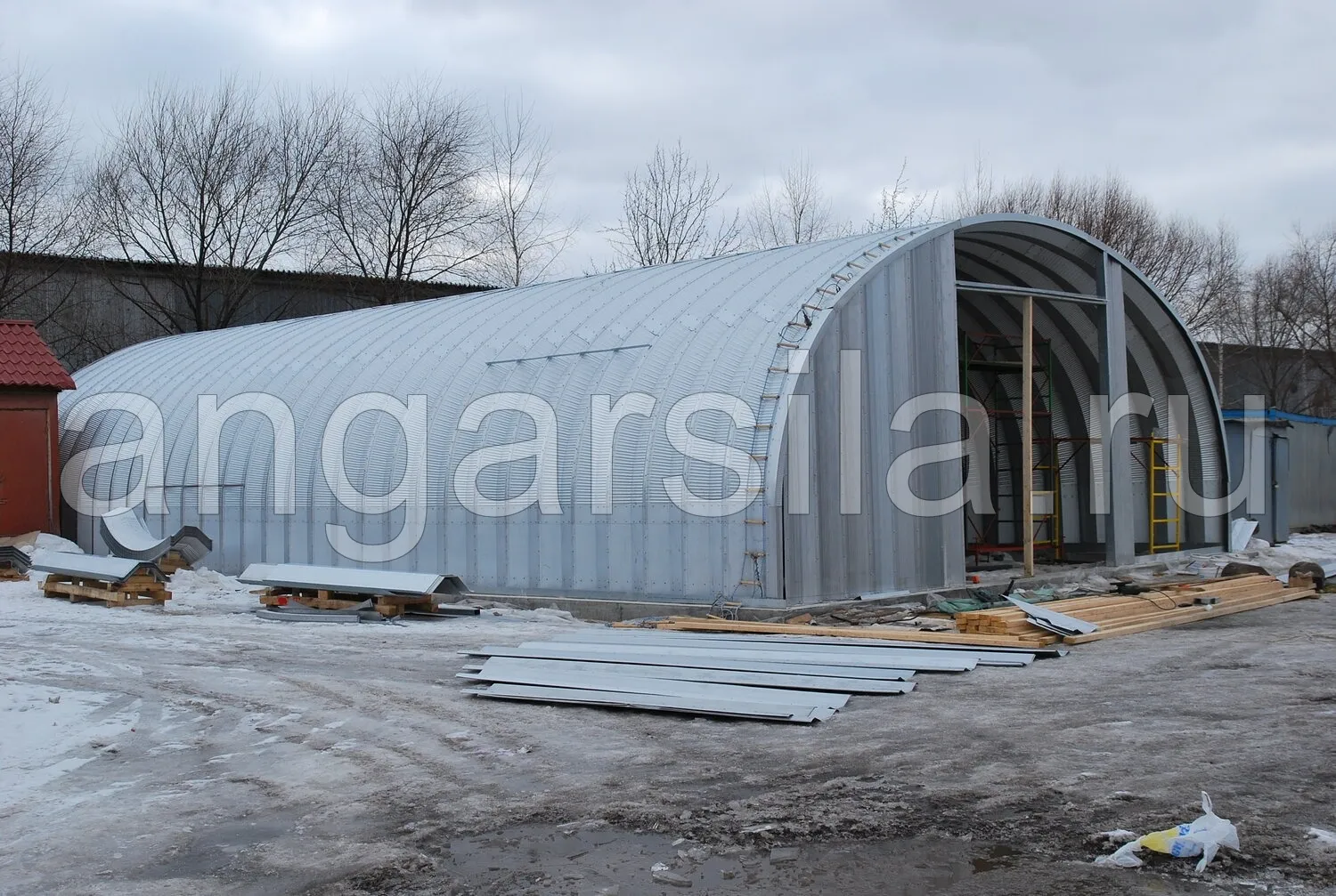 картинка-ссылка на статью: Какой ангар подходит для хранения техники в Урае?